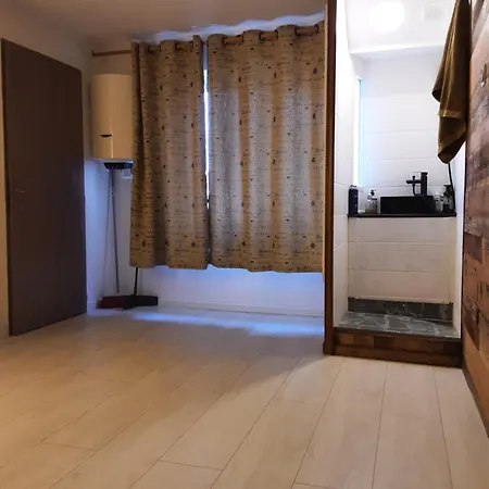 Cosy With Terrace Quarto em Acomodações Particulares